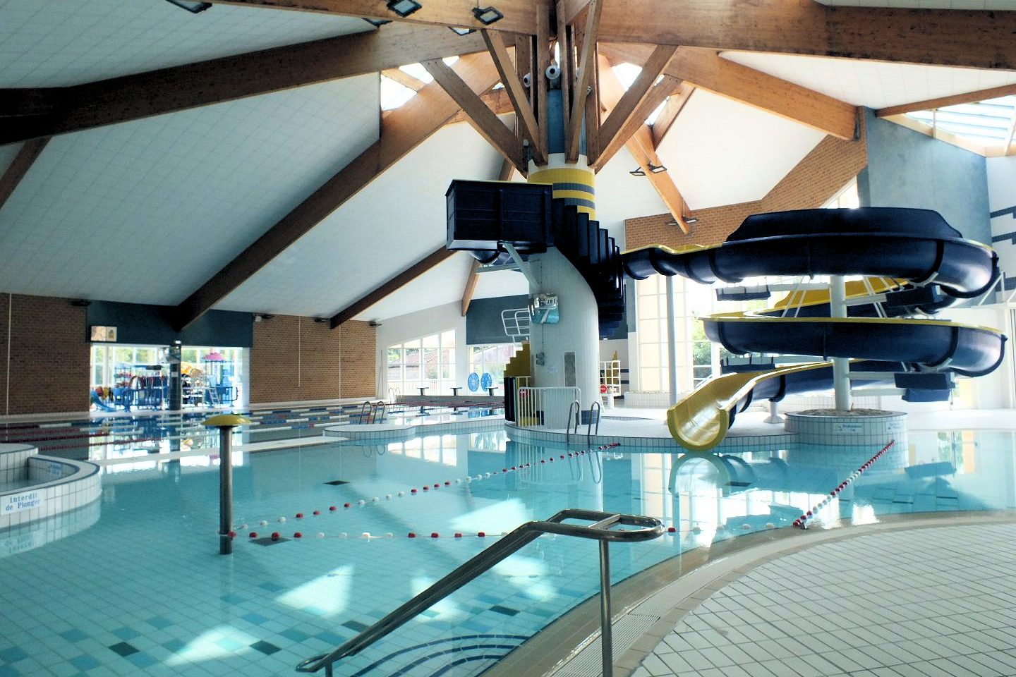 Photo de l'intérieur de la piscine Aquagold